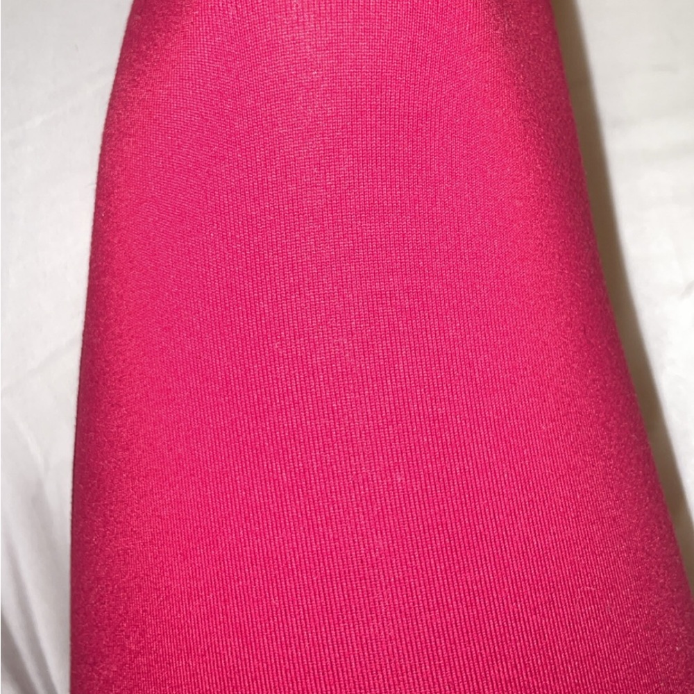 Lululemon Raspberry Capri Leggings - Size 8 - Picture 9 of 10
